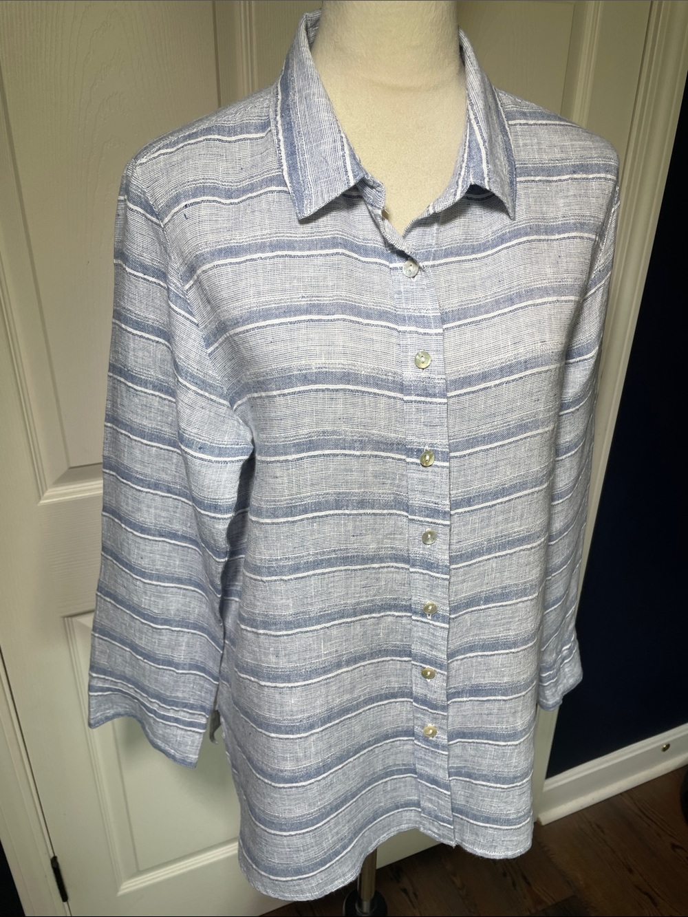 Habitat Linen Light Blue & White Striped Button-Down Long Sleeve Shirt Size M